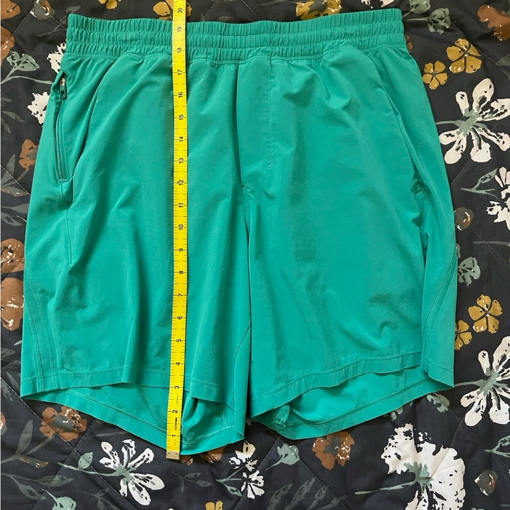 Lulu Lemon men’s athletic shorts size L